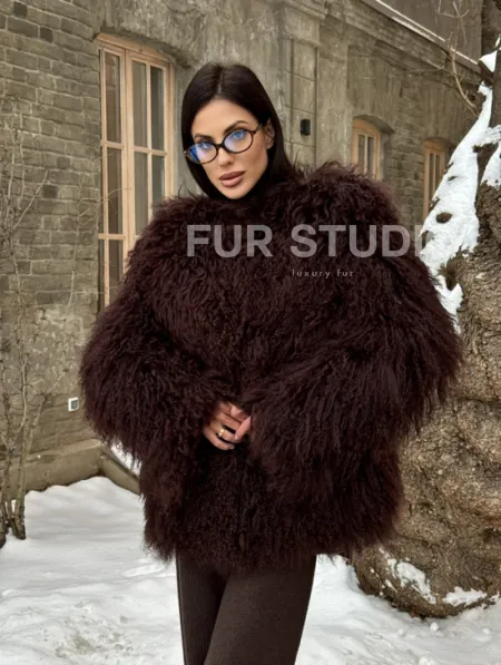 Шуба коричневая из меха ламы - фото 6