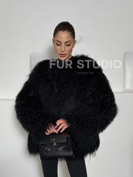 Черная шуба из меха ламы воротник шанель - фото 12