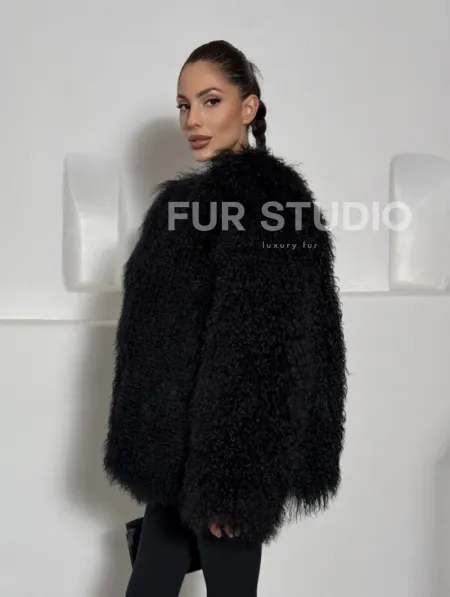 Черная шуба из меха ламы воротник шанель - фото 3