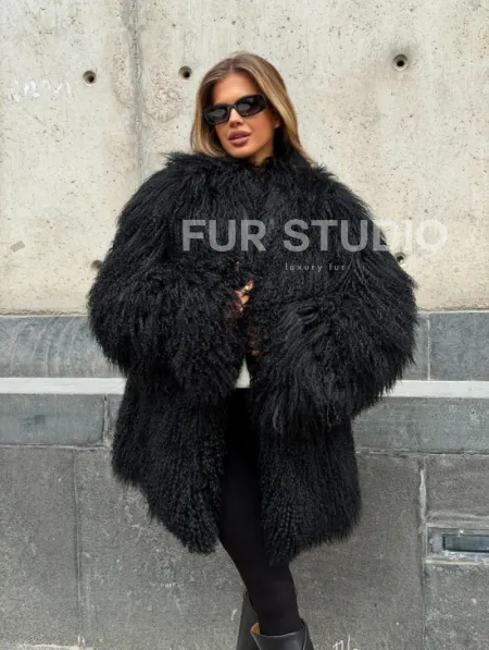 Черная шуба из ламы V-образный вырез - фото 13