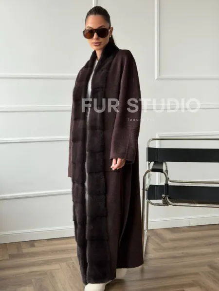 Длинное демисезонное пальто с мехом норки - фото 7