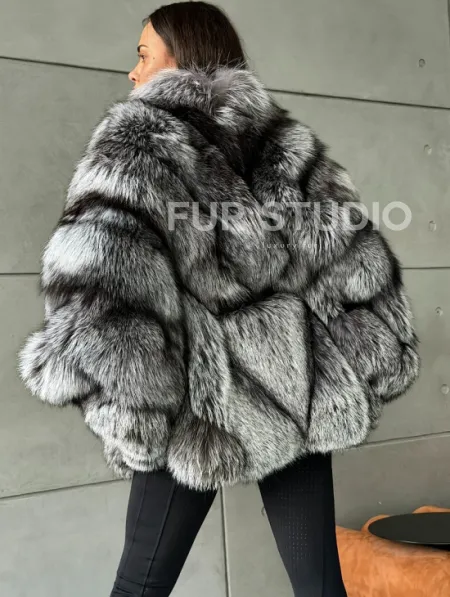 Шуба из чернобурой лисы 