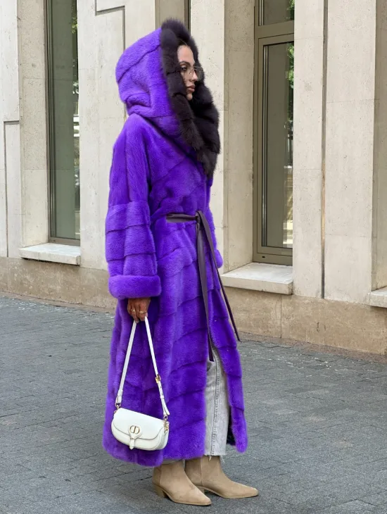 Шуба из аукционной норки с капюшоном из меха куницы - фиолетовый - фото 8