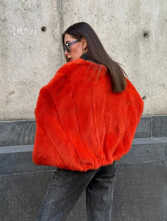 Красное меховое манто из норки, модель «Летучая мышь» с V - образной горловиной, без воротника - фото 7