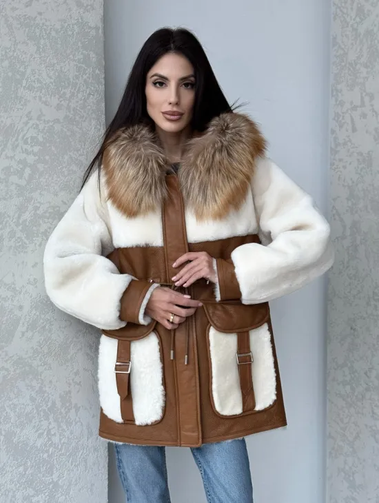 Модная натуральная дубленка из овчины, капюшон с отделкой из меха лисы - фото 5