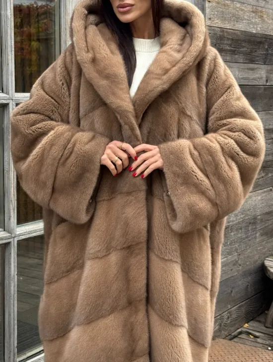 Шуба из меха премиальной плюшевой норки с капюшоном - фото 1