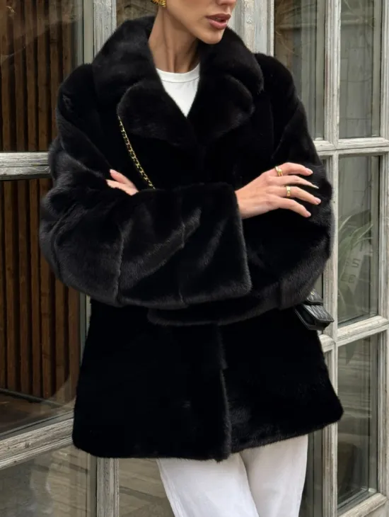 Черный короткий полушубок из плюшевой норки VELVET с английским воротником - фото 4