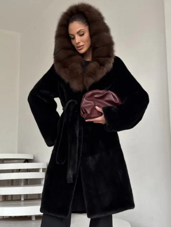Шуба женская из норки PREMIUM с капюшоном кобра из меха куницы - фото 0