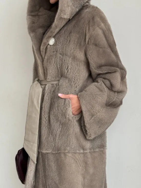 Норковая шуба кимоно с капюшоном кобра в натуральном сером цвете - фото 3