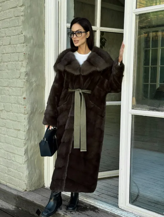 Длинная норковая шуба с капюшоном из меха куницы - цвет темный хаки - фото 0
