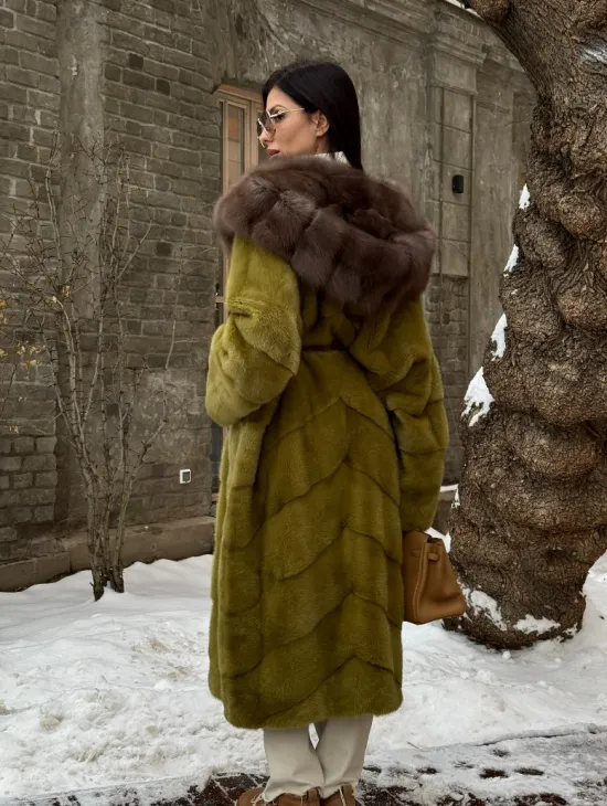 Шуба норковая с капюшоном из натурального меха куницы - цвет оливковый - фото 10