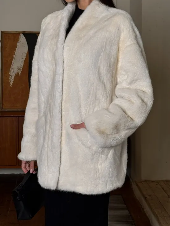 Светлый норковый полушубок жакет с V-образным воротником - фото 2