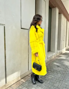 Шуба из меха норки в лимонном цвете - фото 5