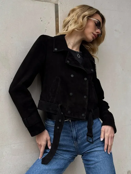 Черная короткая курточка из натуральной замши - фото 8