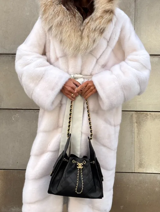 Белая норковая шуба с меховым капюшоном из рыси - фото 2