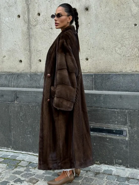 Роскошная шуба из аукционного меха норки SAGA FURS - цвет соболь - фото 5