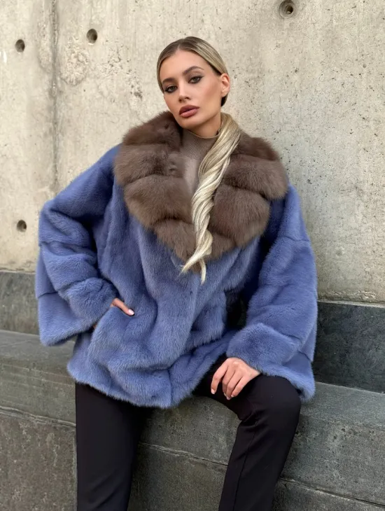 Короткая шуба норковая с воротником из куницы - фото 8