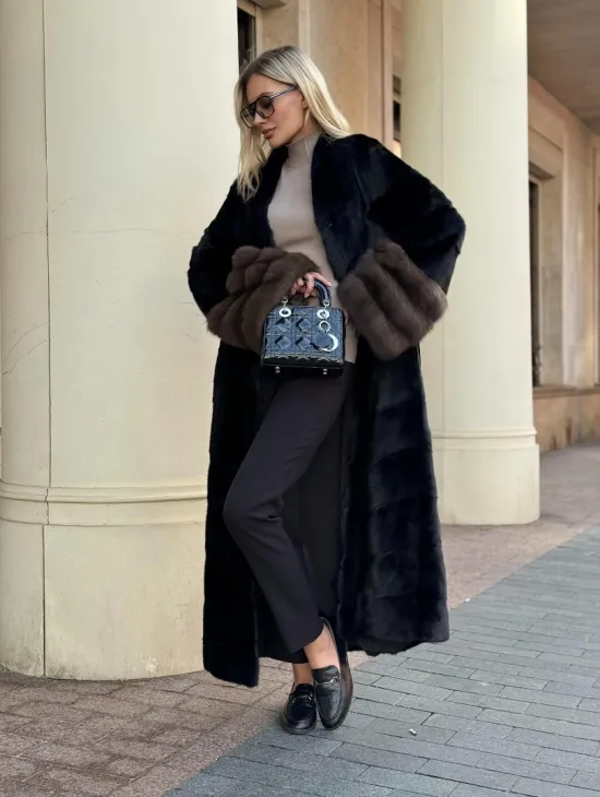 Черная норковая шуба с отделкой на рукавах из меха куницы - фото 6