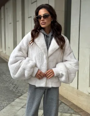 Белый норковый бомбер на резинке - фото 4
