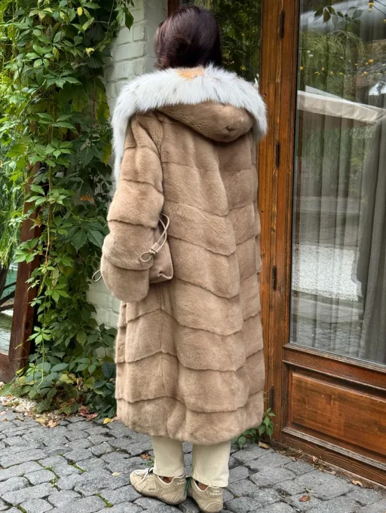 Бежевая норковая шуба с капюшоном рысь - фото 4