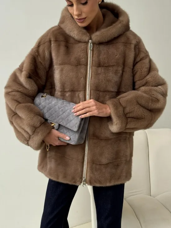 Бежевая норковая куртка с капюшоном - фото 2