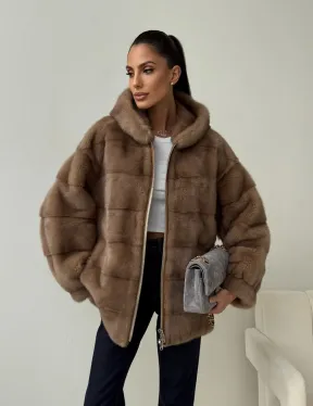 Бежевая норковая куртка с капюшоном - фото 11