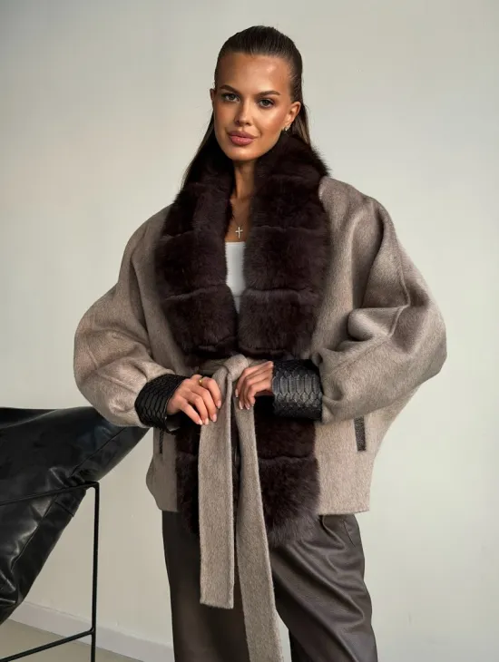 Пальто с мехом финского песца - фото 11