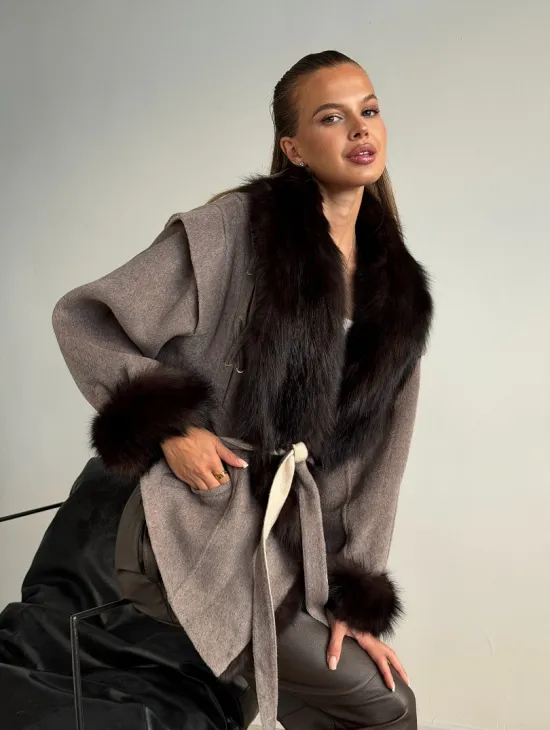 Пальто с мехом фишера - фото 12