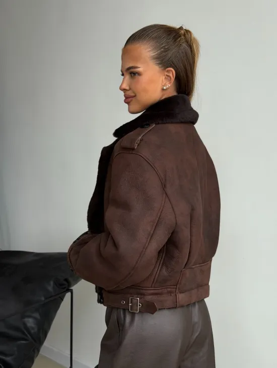 Двубортная короткая дубленка - фото 7