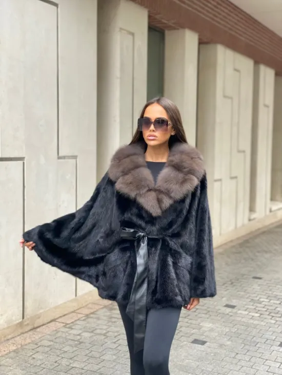 Норковая шуба летучая с воротником из меха куницы в черном цвете - фото 6
