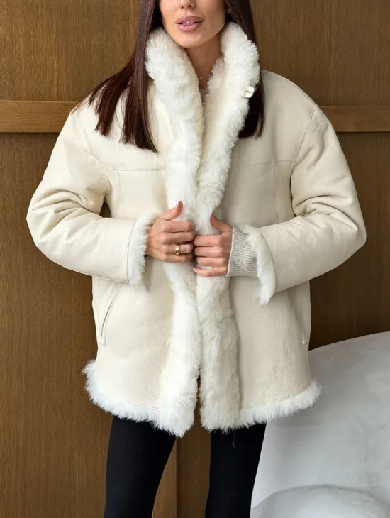 Светлая женская двухсторонняя дубленка - фото 6