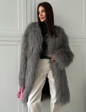 Удлиненная серая шуба из ламы - фото 7