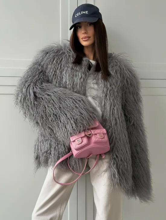 Серая шуба из натурального меха ламы - фото 0