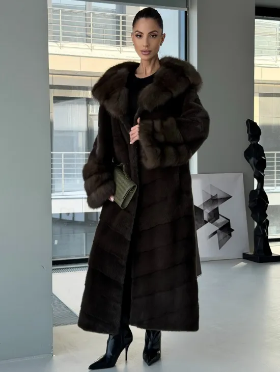 Норковая шуба с отделкой из куницы на рукавах и капюшоне - фото 10