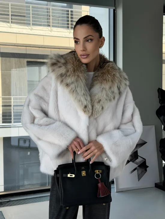 Белое норковое пончо-шуба с капюшоном из рыси - фото 9