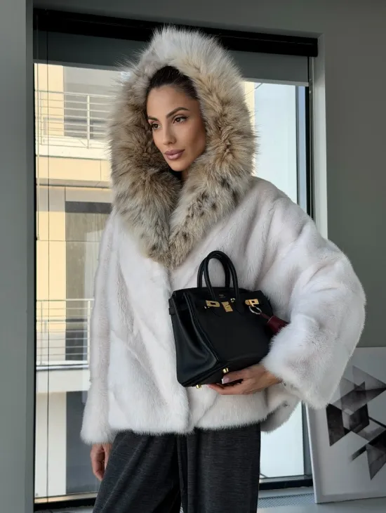 Белое норковое пончо-шуба с капюшоном из рыси - фото 10