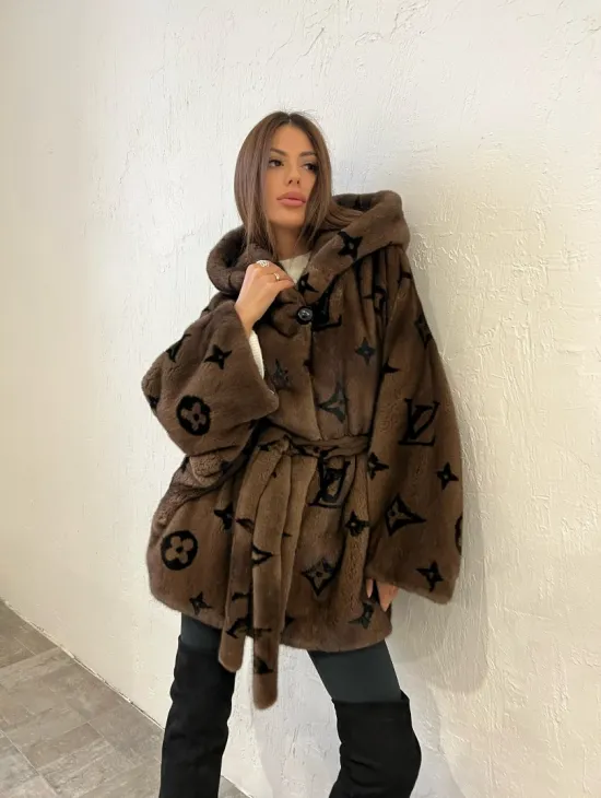 Пончо - шуба из плюшевой норки Velvet с капюшоном  - цвет соболь - фото 0