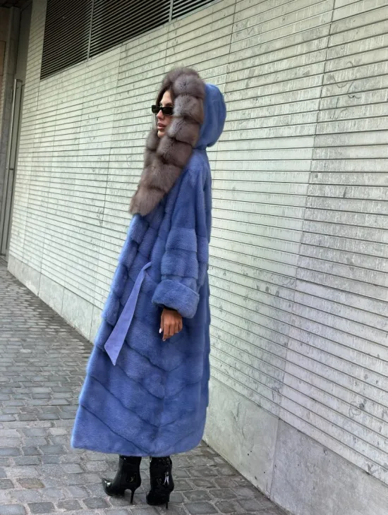 Шуба норковая с капюшоном из меха куницы - цвет голубой сапфир - фото 1